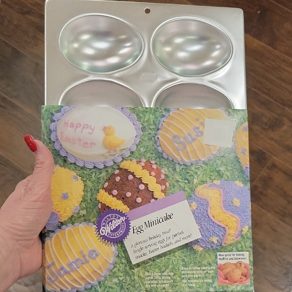 Wilton Silver Egg-Shaped Bakeware Pan - Picture 1 of 1